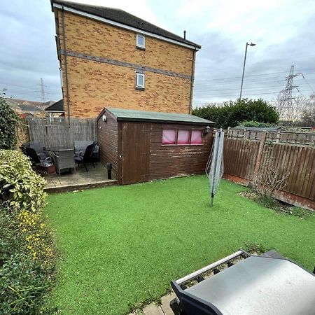 Entire 3 Bedroom End Of Terrace House! Thamesmead  ภายนอก รูปภาพ